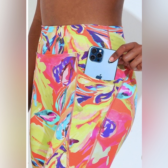 Dona Jo Capri - Picture 2 of 6